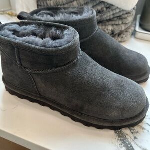 Bearpaw shorty boots like new